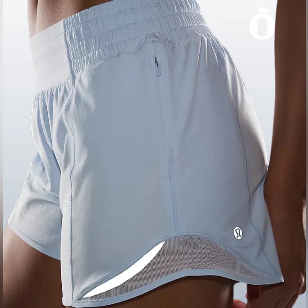 Like new Lululemon Hotty Hot High-Rise Lined Short 4"